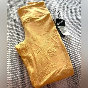 Mono B Textured Floral Jacquard Leggings